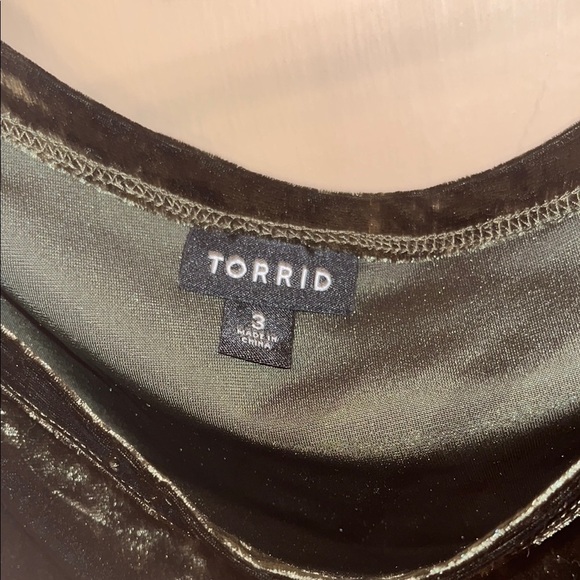 Torid Deep Green Velvet Long uneven / off shoulder Sleeve Top size 3X - Picture 2 of 9